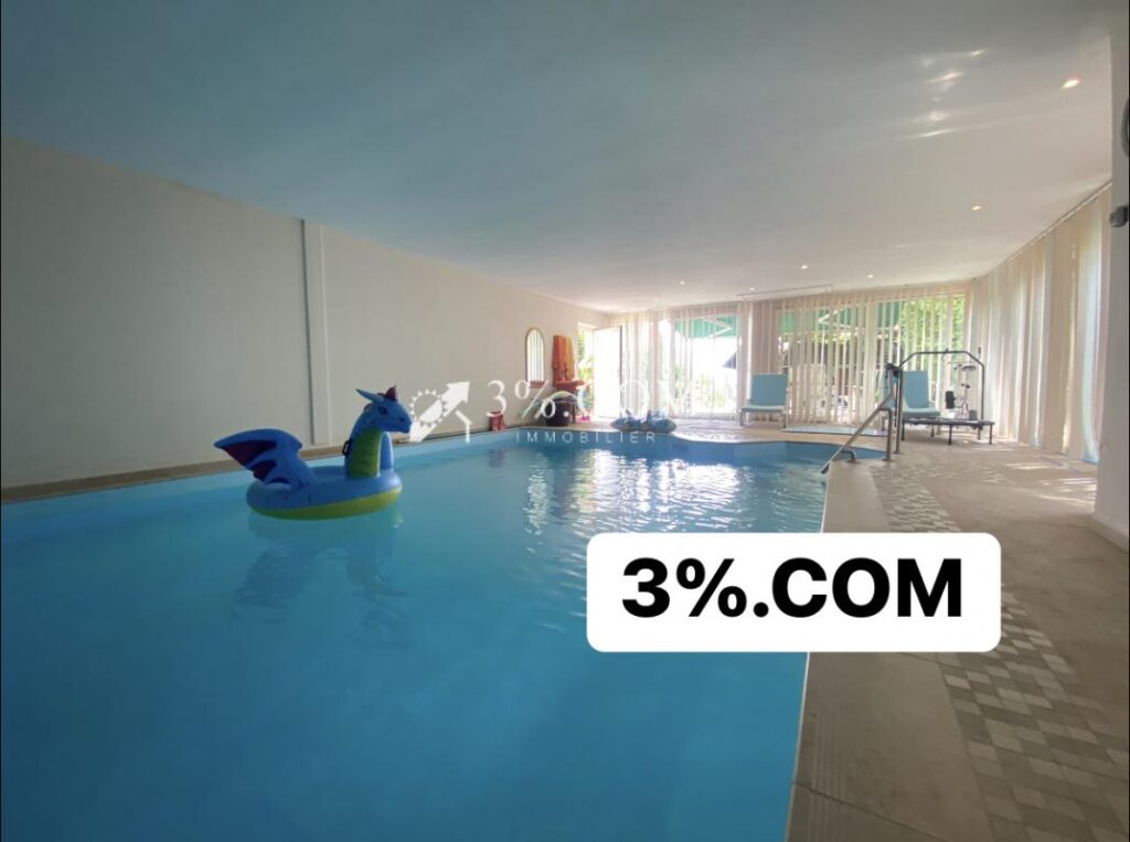 3%COM Belle propriété avec piscine intérieure sur 16 ares – 8 pièces – 5 chambres – 225 m²