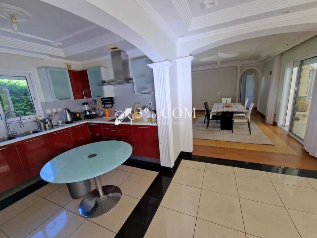 Luxueuse villa avec vue sur l’Estérel – 15 pièces – 11 chambres – 300 m²