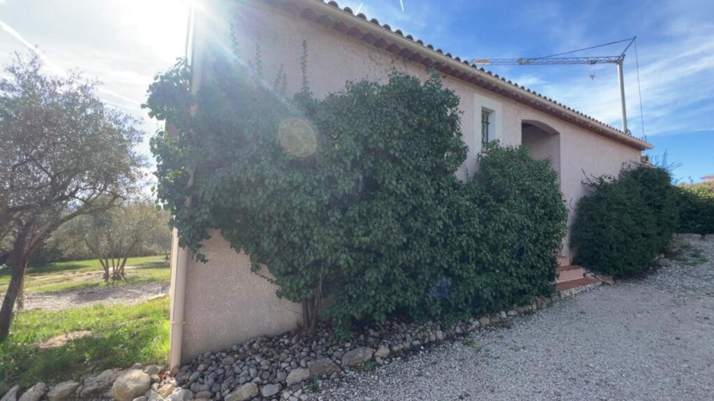 MAISON VUE ET OLIVIERS – 3 pièces – 2 chambres – 95 m²