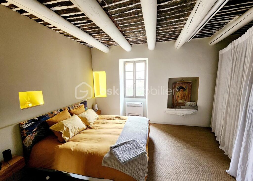 Bien d’exception au cœur du village prestigieux de Lourmarin – 5 pièces – 3 chambres – 130 m²