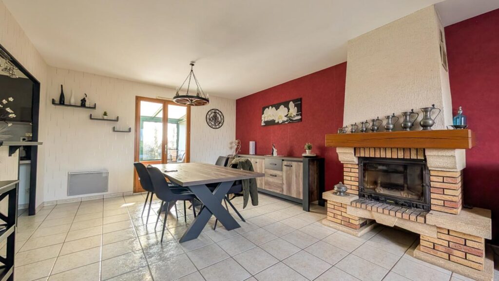 Pavillon individuel de 2000 – 3/4 Chambres – Terrain 1645 m² – 6 pièces – 4 chambres – 92 m²