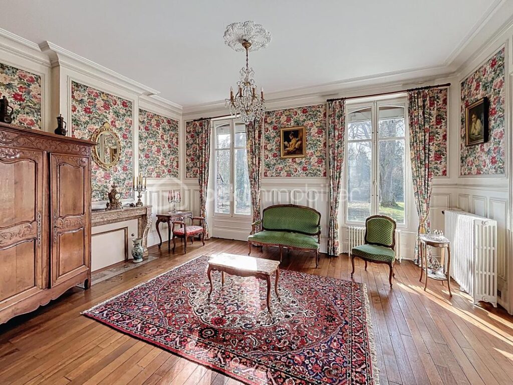 MAISON DE CARACTERE AVEC DEPENDANCE ET PARC ARBORE – 10 pièces – 6 chambres – 335 m²