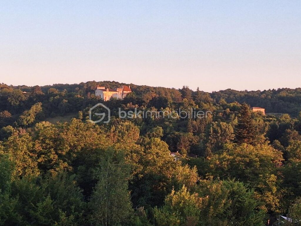 Superbe villa avec vue sur le château de GRIGNOLS – 7 pièces – 5 chambres – 210 m²