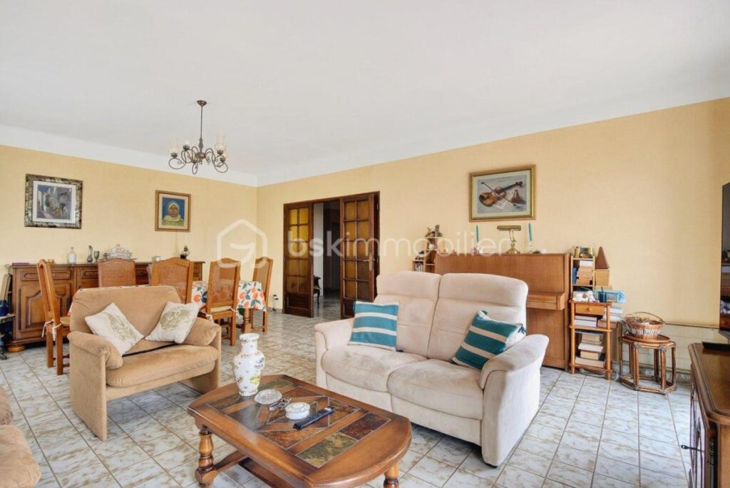 Maison familiale T5 avec piscine et vue sur l’Étang – Saint-Chamas – 5 pièces – 4 chambres – 130 m²