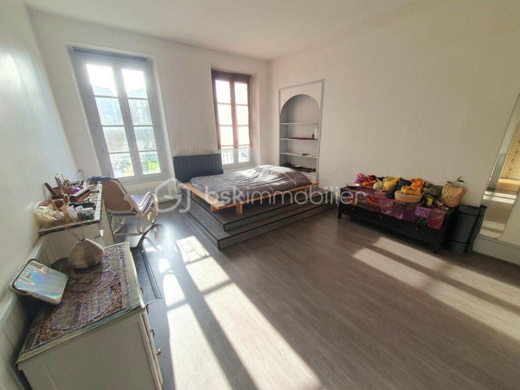 APPARTEMENT DE 84 M² – 3 pièces – 1 chambre – 84 m²