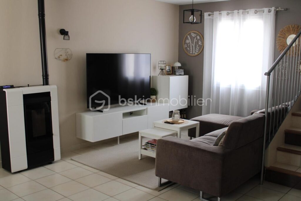 Belle maison de 87 m² avec piscine et jardin arboré – 4 pièces – 3 chambres – 84 m²