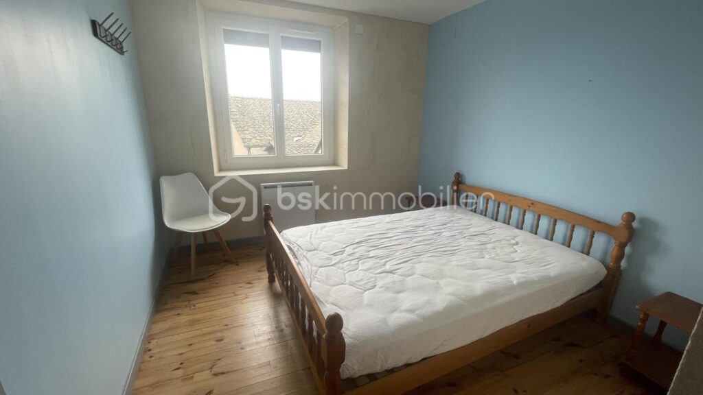 Maison de ville rénovée – 5 pièces – 4 chambres – 89 m²