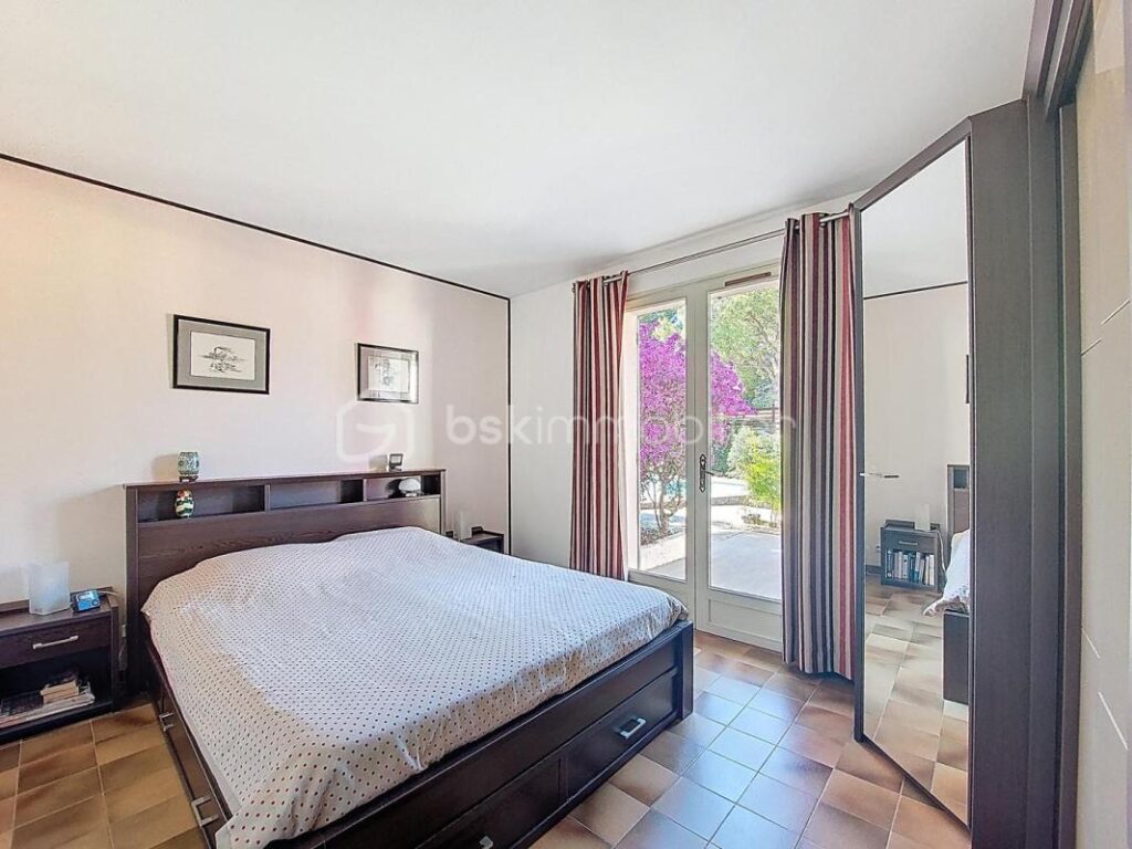 VILLA DE CARACTERE – 6 pièces – 5 chambres – 135 m²