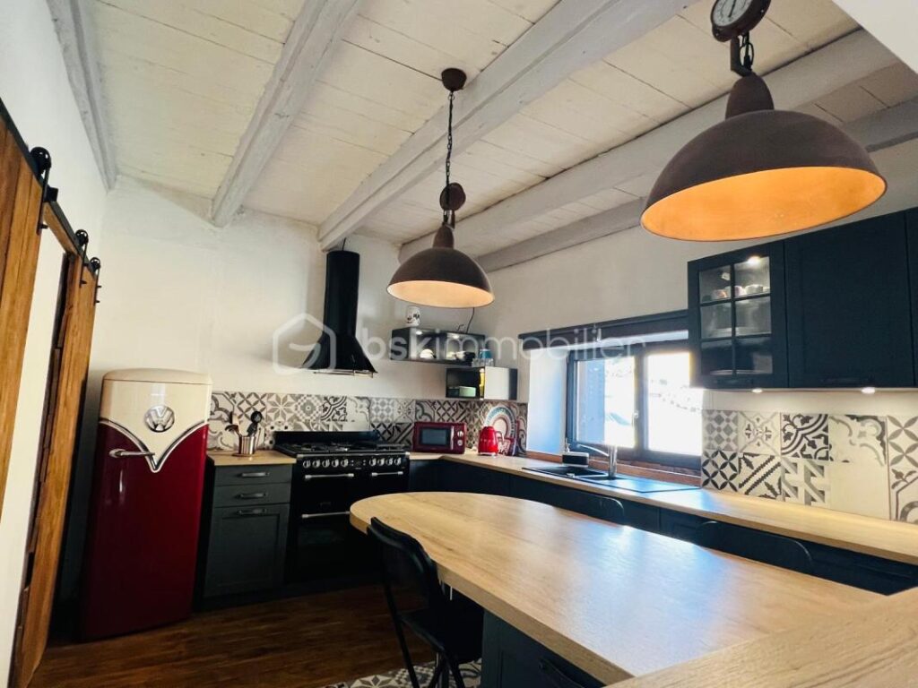 MAISON T3 AVEC TERRASSE – CHARME DES PIERRES DOREES ET DU BOIS – 3 pièces – 2 chambres – 93 m²