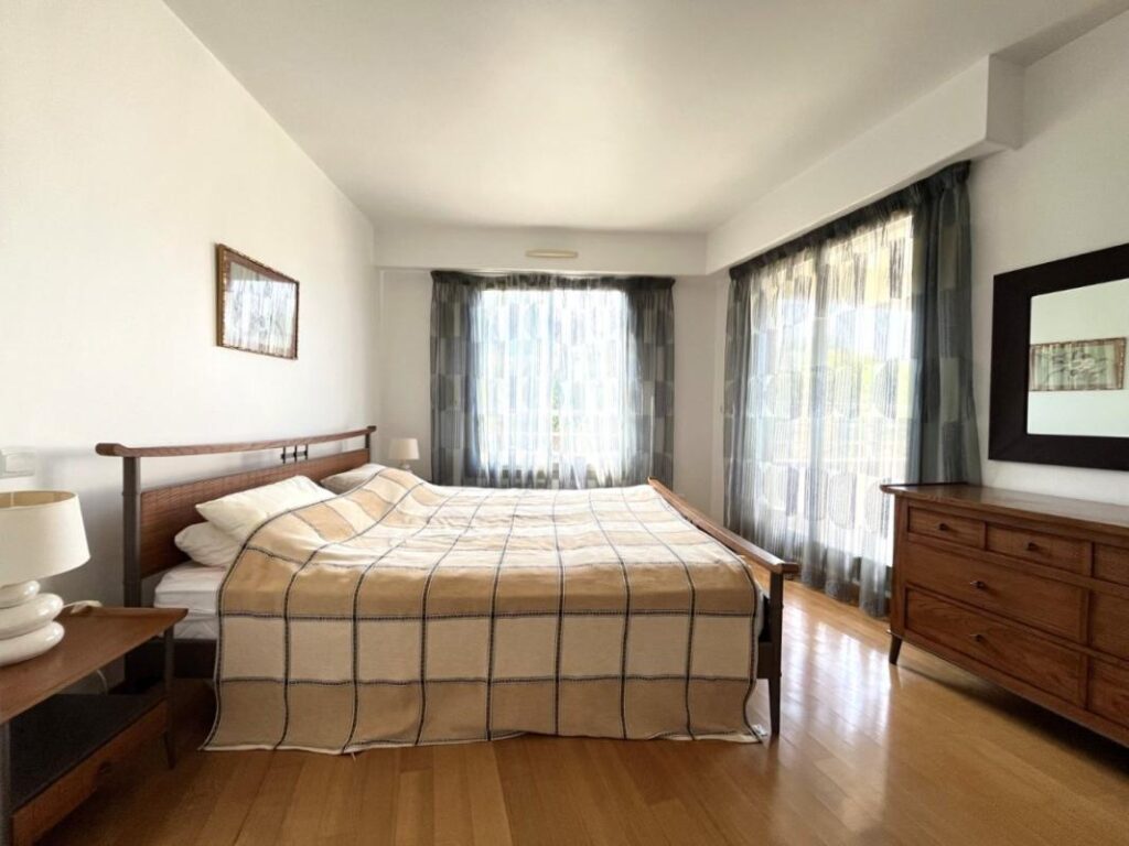 NICE OUEST – AV. DE LA LANTERNE / FABRON 4P – 120 m² – Terrasses 48 m² – Vue mer – Clim – Piscine – Garages – 4 pièces – 3 chambres – 120 m²