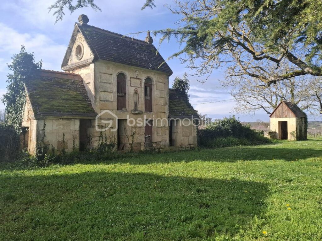 Corps de ferme en partie habitable – 500 m² sur terrain de 3000 m² – 6 pièces – 2 chambres – 109 m²