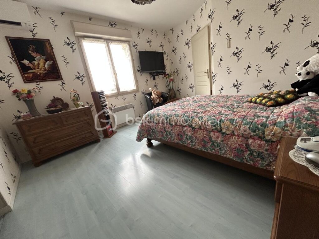 BELLE MAISON SUR SOUS SOL SEMI ENTERRE – BONNES PRESTATIONS – 4/5 CHAMBRES- – 6 pièces – 4 chambres – 134 m²