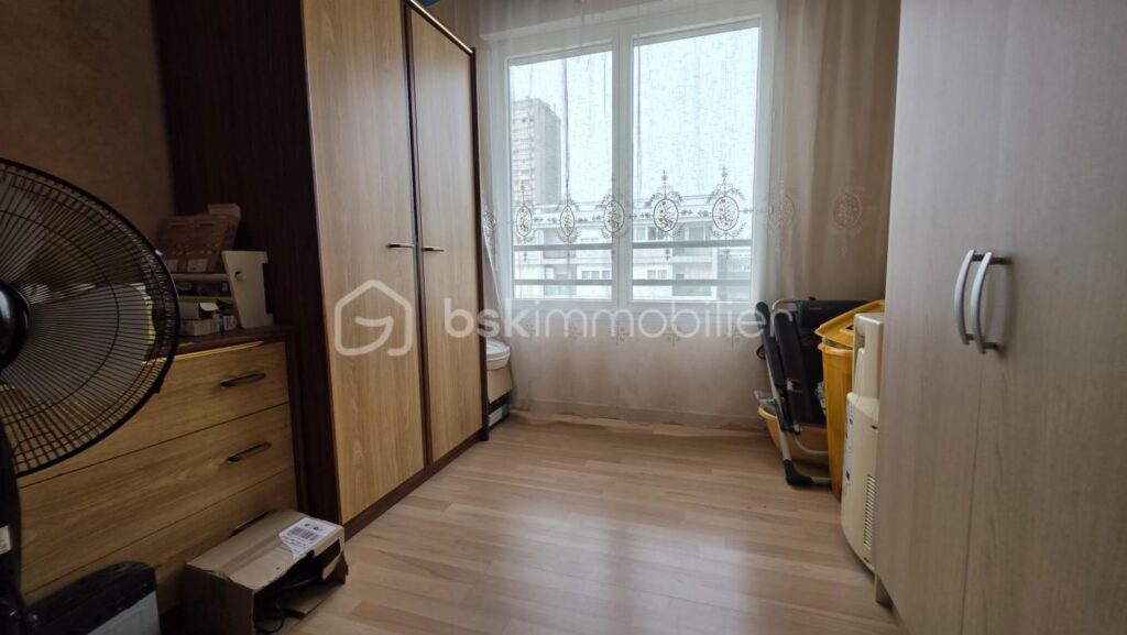 Appartement lumineux au cœur de la ville avec parking privé – 3 pièces – 2 chambres – 64 m²