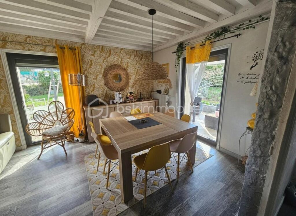 Maison rénovée avec vue campagne – Parigny – 6 pièces – 4 chambres – 120 m²