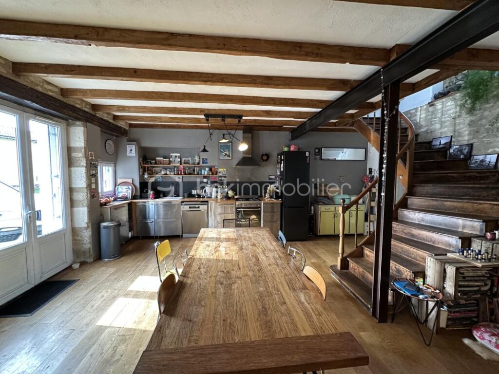 Maison en pierre avec dépendances et grand jardin – 5 pièces – 4 chambres – 132 m²