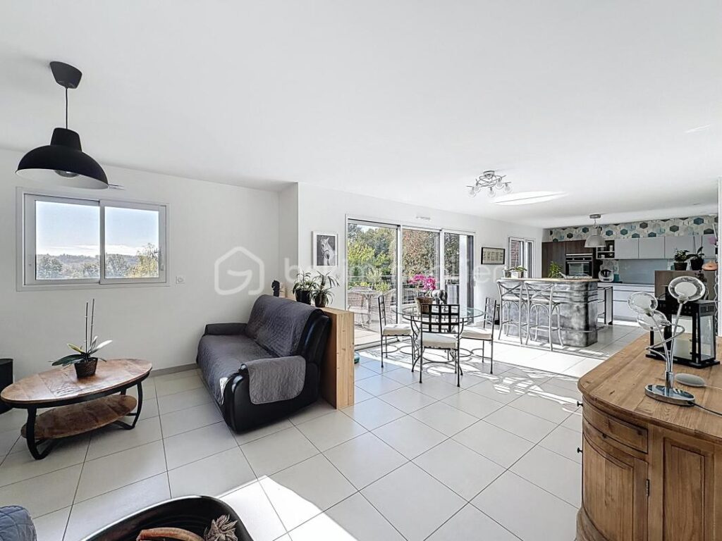 Maison contemporaine 136 m² – terrain 4 000 m² – grand séjour 60 m² – 10 min Redon – 5 pièces – 3 chambres – 136 m²