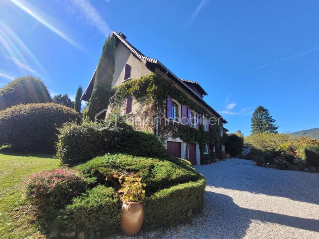Criel de Voiron Propriété d’Exception Terrain 3766 m² 1 090 000 € – 7 pièces – 6 chambres – 360 m²