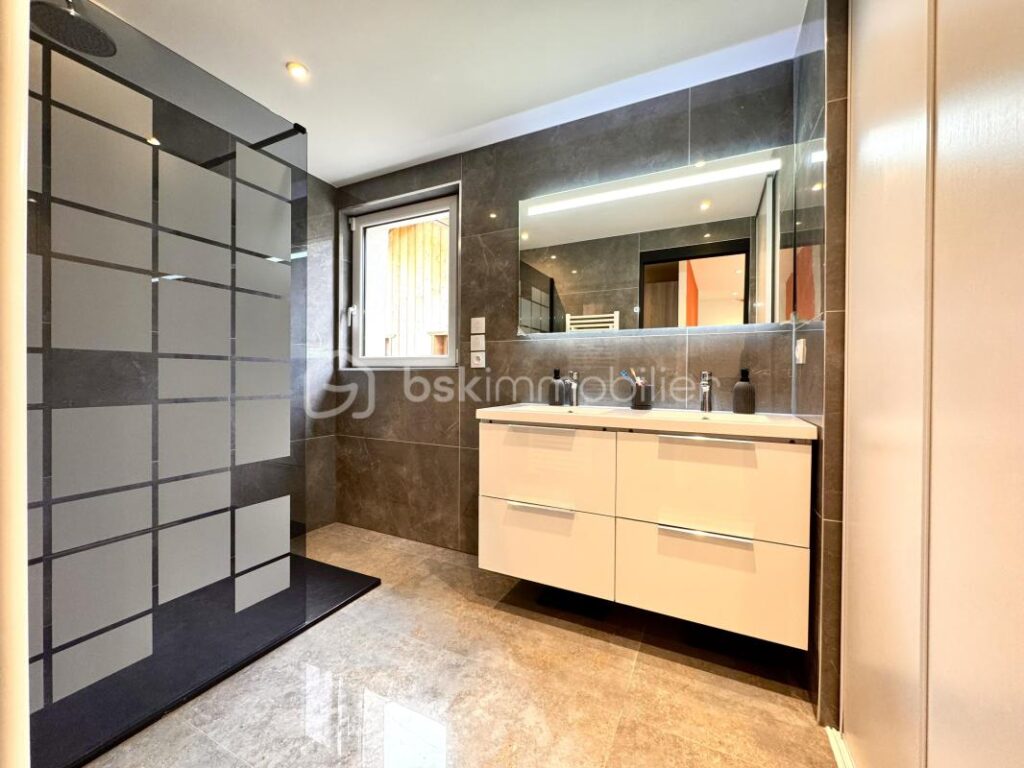 Duplex 143 m² – 1km du lac – 3 chambres – 4 pièces – 3 chambres – 97 m²