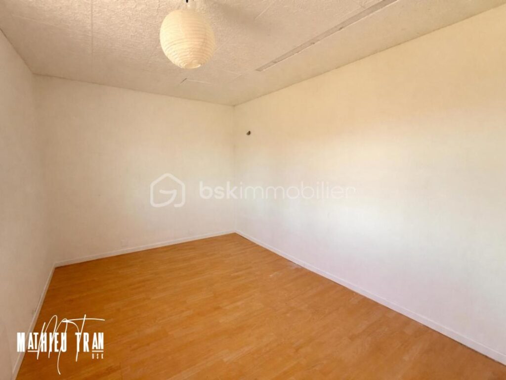 Maison charmante des années 60 avec terrasse couverte – 4 pièces – 3 chambres – 102 m²