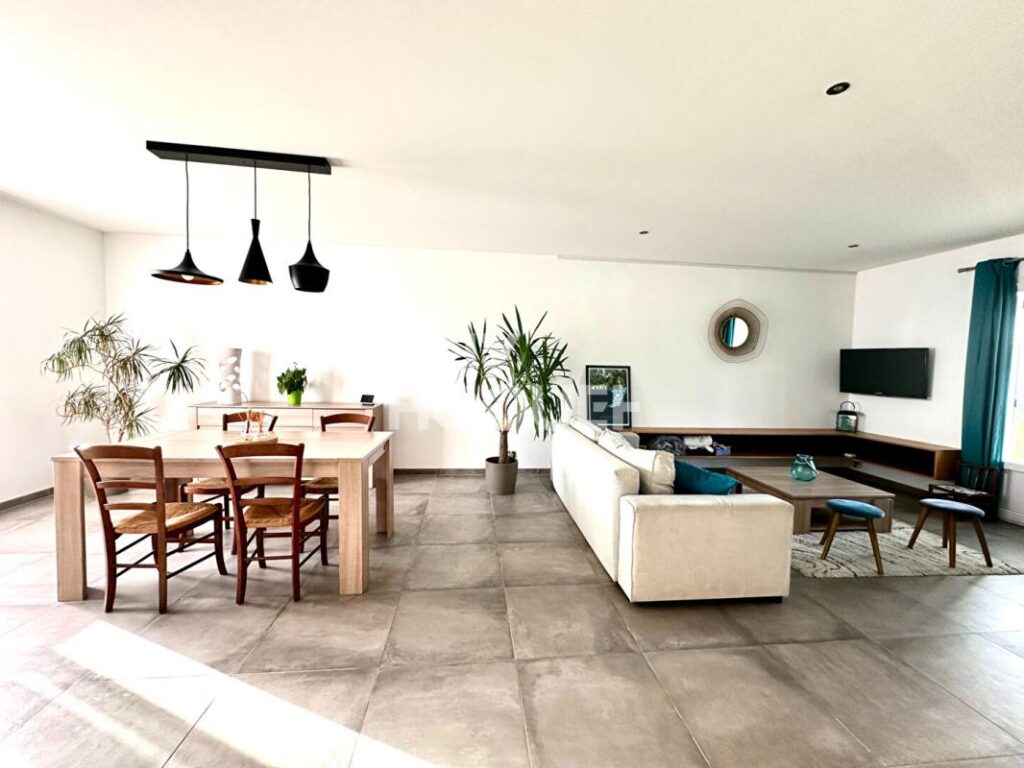 Maison à Pissotte – 5 pièces – 3 chambres – 129 m²