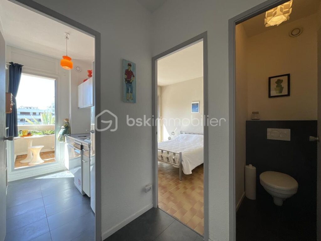 Hyper centre de La Grande-Motte – Appartement lumineux avec balcon et grand garage – 2 pièces – 1 chambre – 45 m²