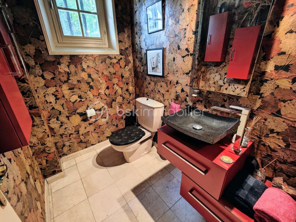 Maison d’exception dans un parc boisé privé avec tennis – 7 pièces – 4 chambres – 171 m²