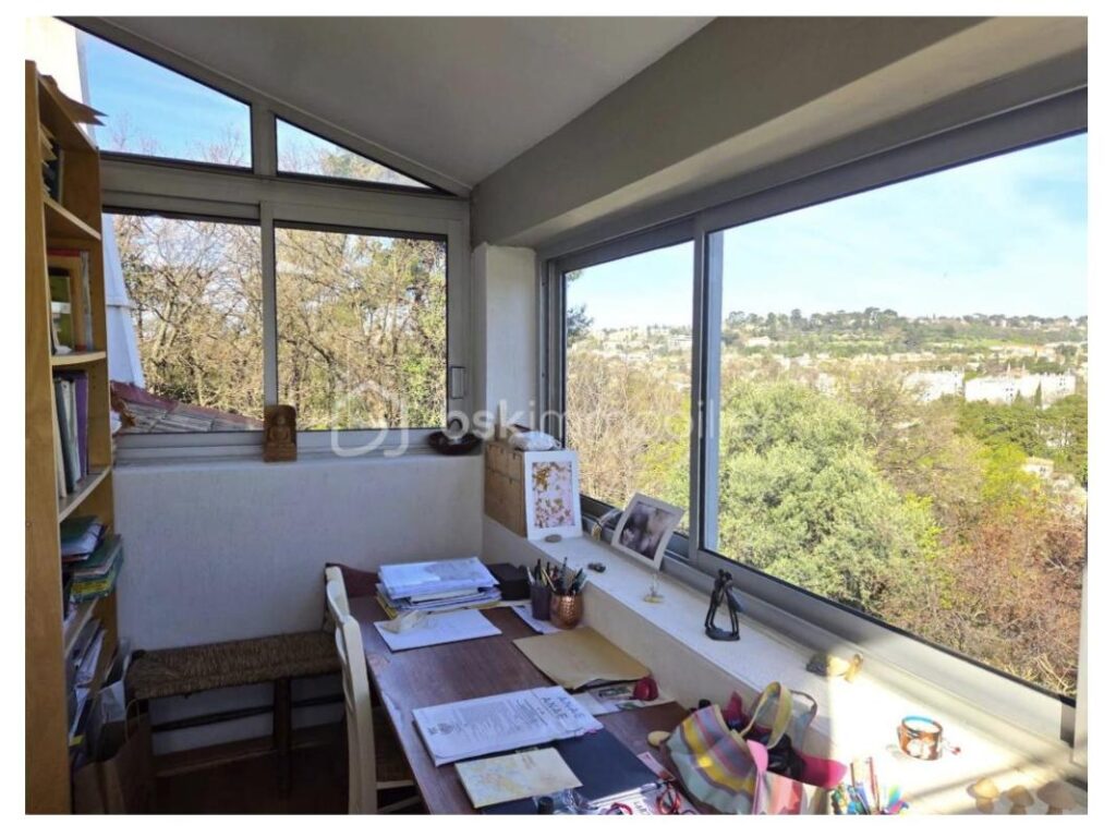 Maison de charme de 118 m2, avec vue imprenable, terrasse de 100 m² et jardin paysager en restanque – 5 pièces – 4 chambres – 118 m²