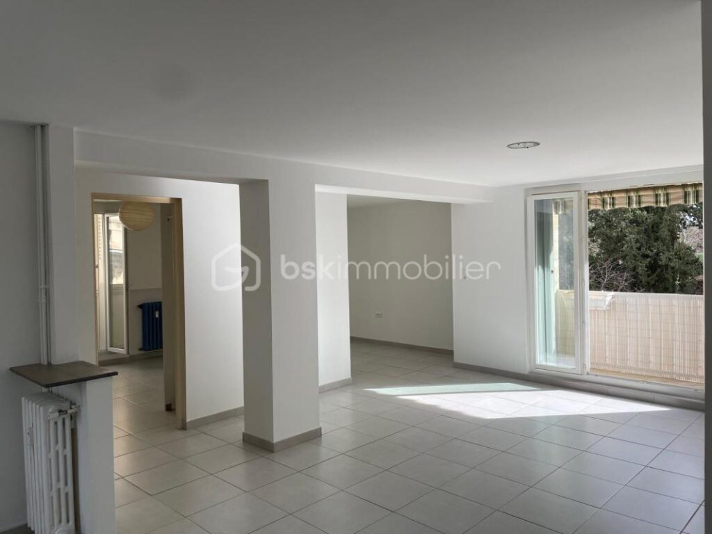 Appartement T3/4 lumineux, confortable et avec parking, très proche du centre historique d’AIX EN PROVENCE. A DECOUVRIR SANS TARDER! – 3 pièces – 2 chambres – 76 m²