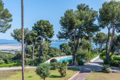 Appartement coup de cœur en duplex face à la mer à Hyères – 5 pièces – 4 chambres – 165 m²