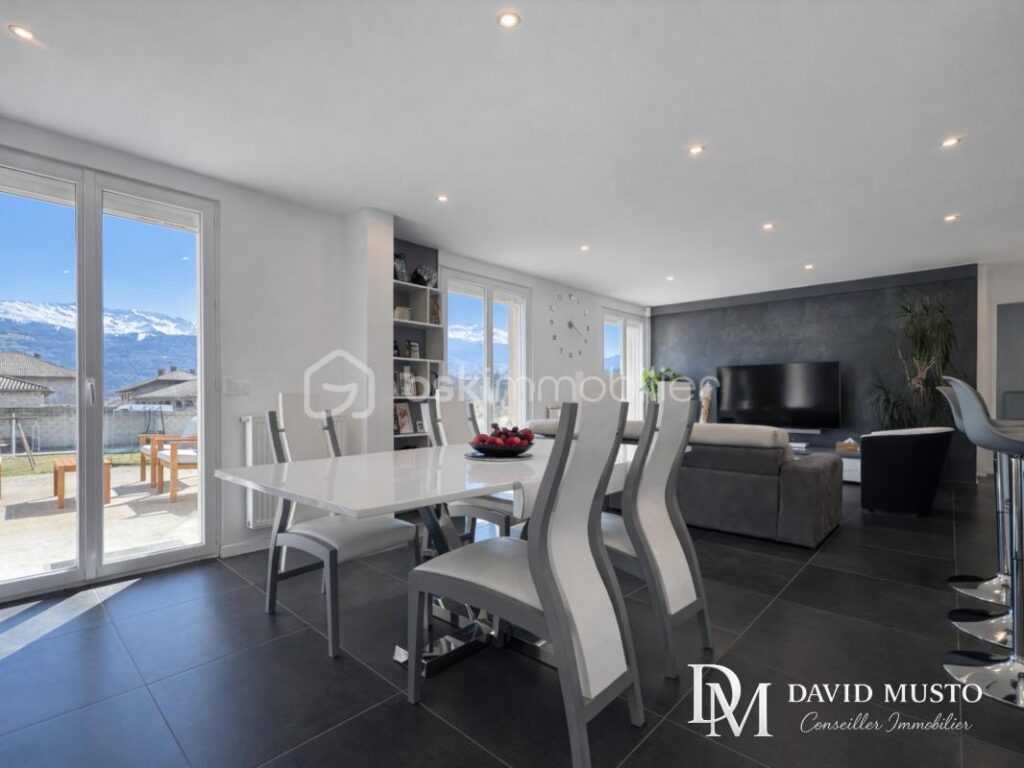 Maison Plain-Pied Lumbin – 5 pièces – 3 chambres – 108 m²