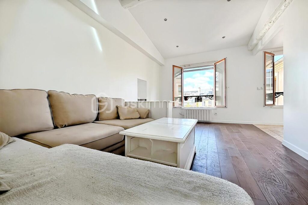 Appartement traversant au dernier étage avec ascenseur – 2 pièces – 1 chambre – 37 m²