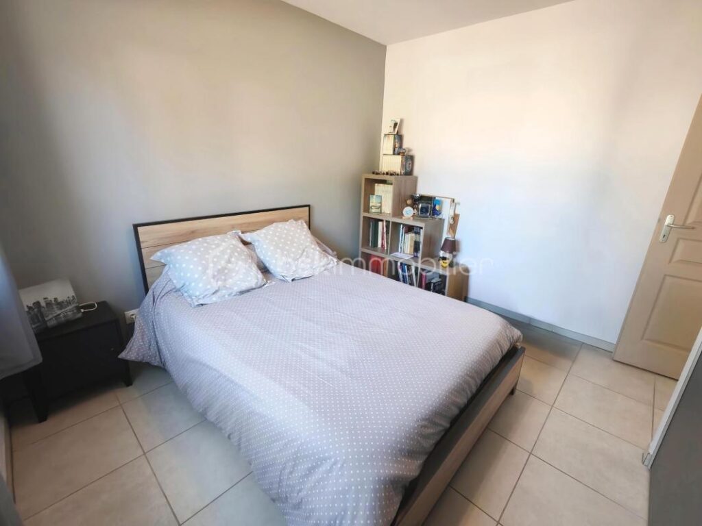 Villa récente de plain-pied avec piscine et vue dégagée – Bourg-Saint-Andéol – 5 pièces – 4 chambres – 126 m²