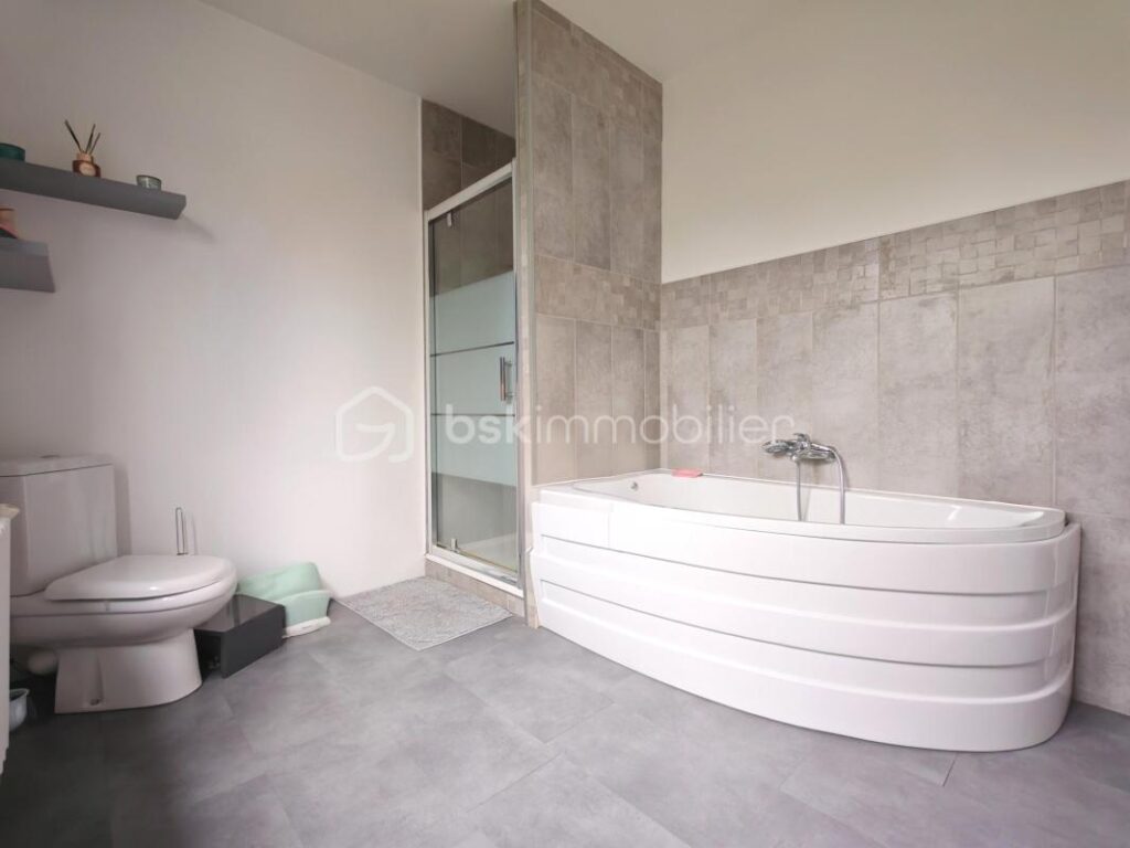 Maison familiale lumineuse avec sous-sol total et jardin – 6 pièces – 4 chambres – 126 m²