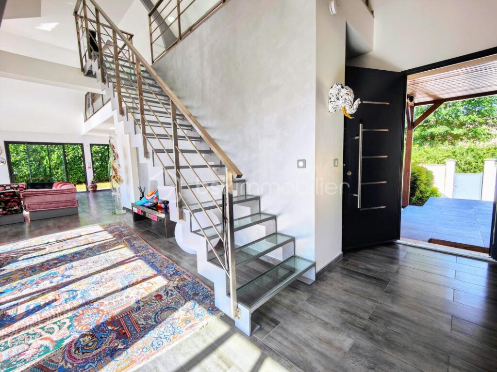 Maison av jardin arboré vue dégagée et sous-sol total ! – 10 pièces – 4 chambres – 239 m²