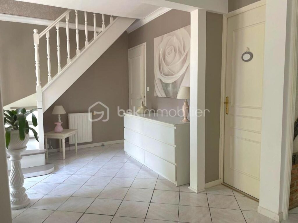 Maison de 164 m² avec piscine – CHEILLE – 7 pièces – 5 chambres – 164 m²