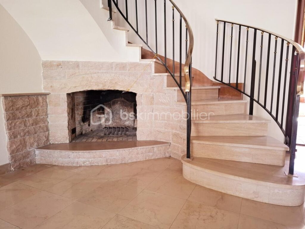 JOLIE MAISON EN PIERRE PRIX NEGOCIABLE – 4 pièces – 2 chambres – 91 m²