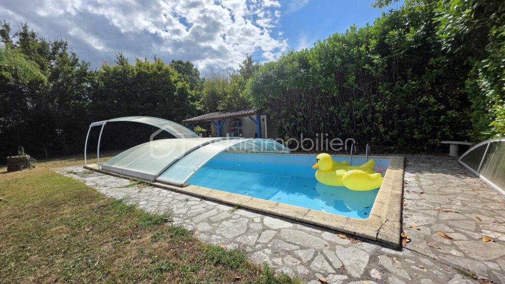 MAISON MONCAUT- 4 CHAMBRES-PISCINE- GARAGE – TERRAIN 3 HECTARES – 5 pièces – 4 chambres – 164 m²