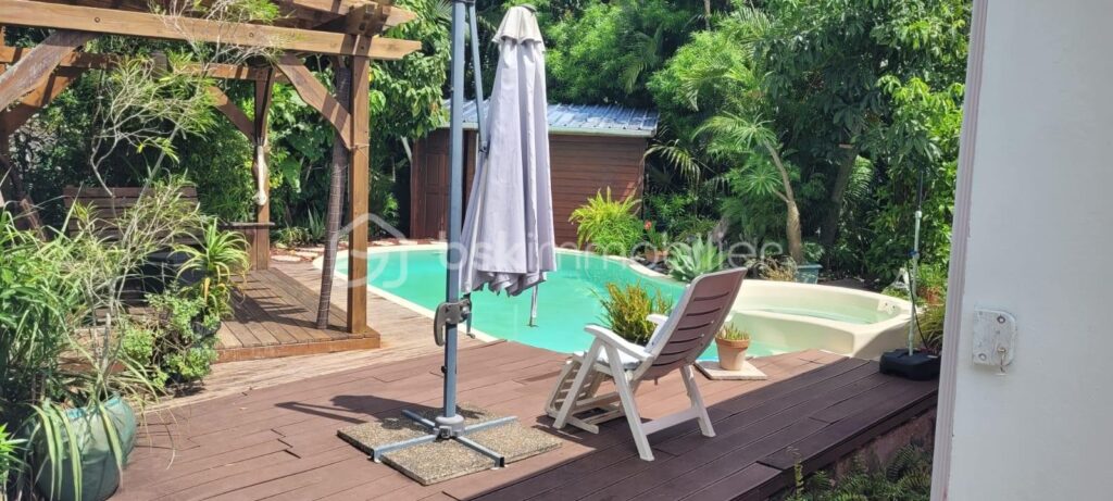 Villa familiale avec piscine et jacuzzi – 7 pièces – 6 chambres – 153 m²