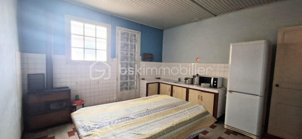 Emplacement privilégié – Maison à rénover – Fort potentiel – Proche plage et Vélodyssée – 4 pièces – 2 chambres – 98 m²