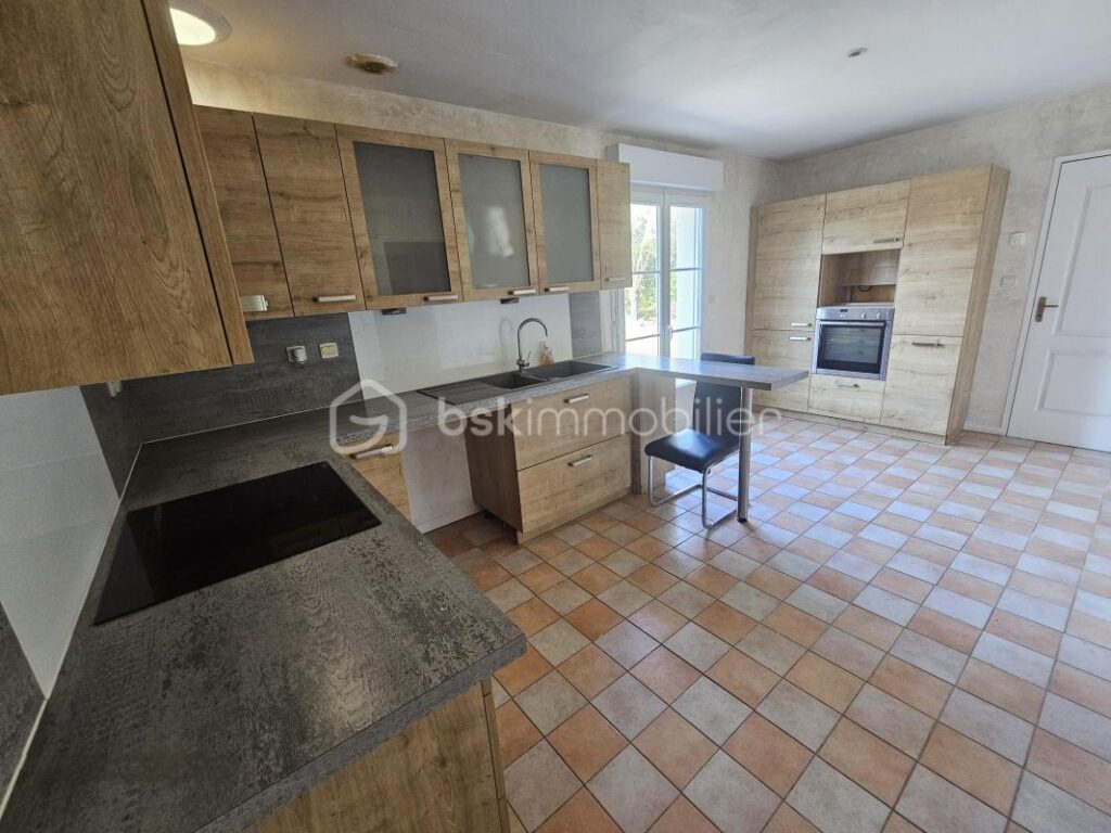 🏡 Belle maison familiale à Auneuil !! – 7 pièces – 4 chambres – 160 m²