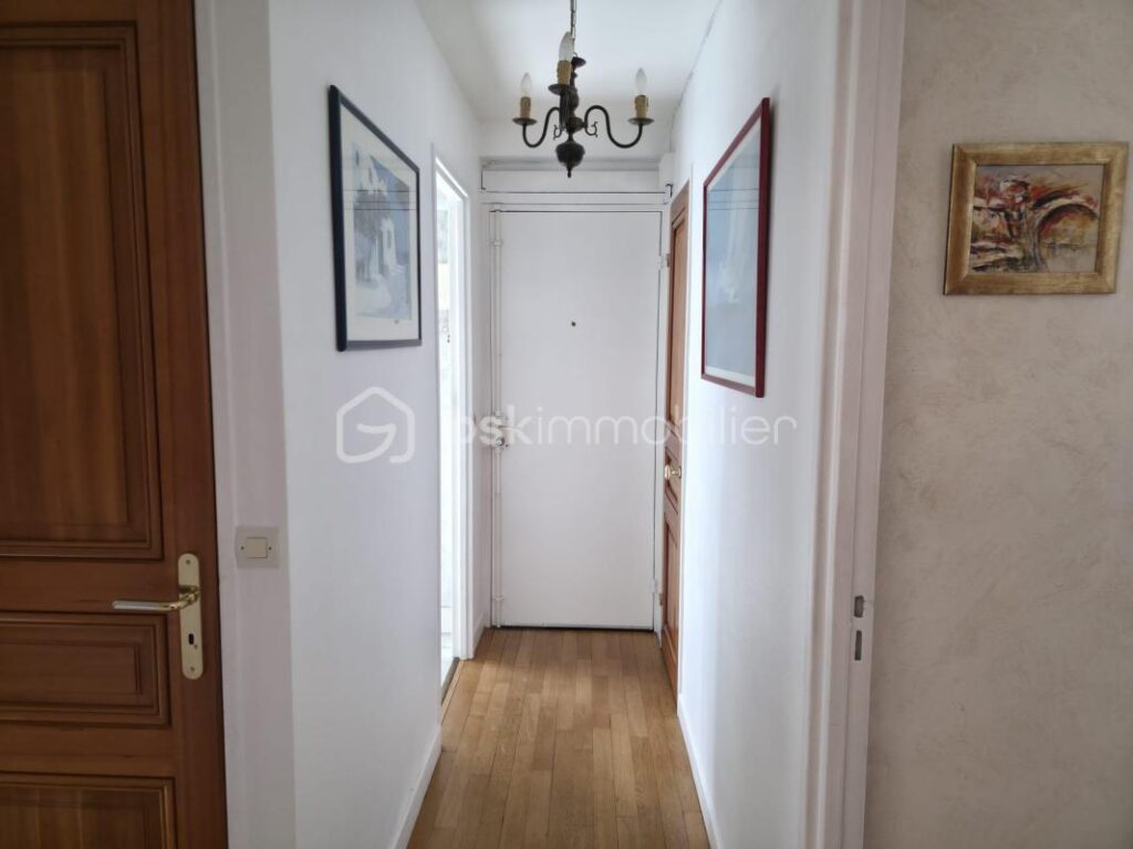 À VENDRE – T2 lumineux avec balcon, potentiel T3, cave et parking – 2 pièces – 1 chambre – 50 m²