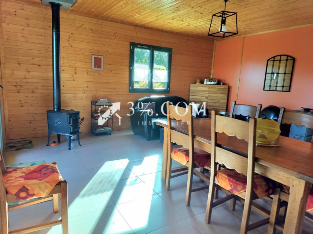 Chalet avec vue dégagée de 69m2 et 2 chambres sur 1330m2 clo – 3 pièces – 2 chambres – 69 m²