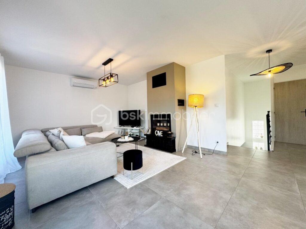 Maison à fort potentiel – 5 pièces – 3 chambres – 108 m²