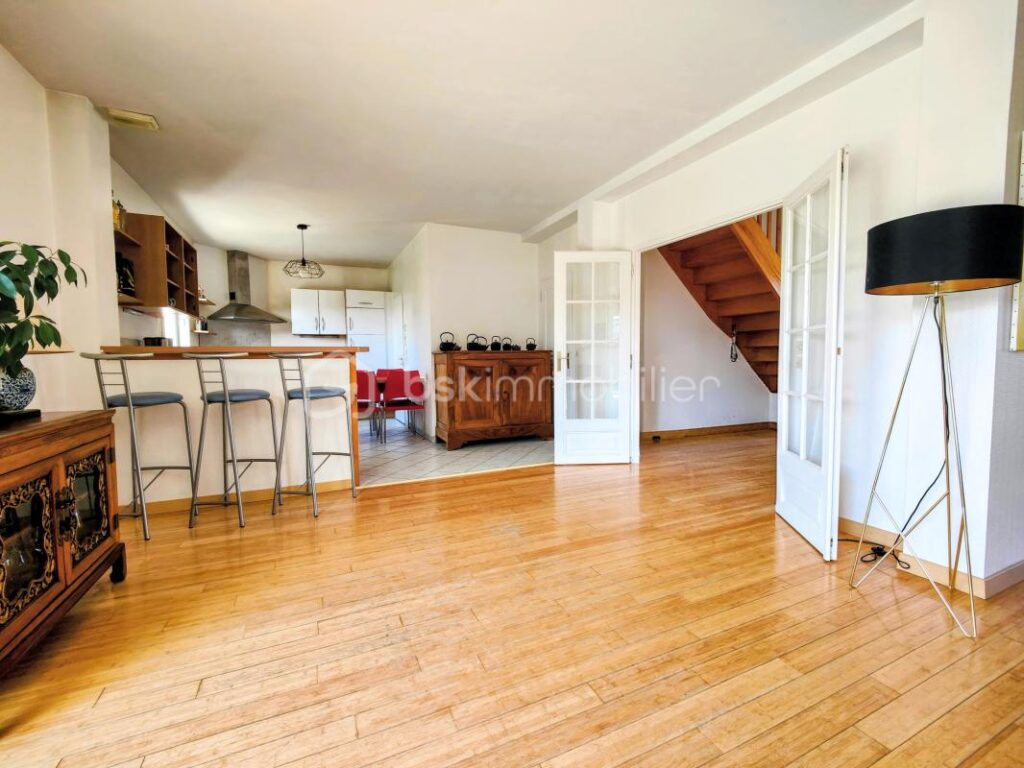 A l’abris des regards, belle maison familiale av 4 chambres et garage – 6 pièces – 4 chambres – 146 m²