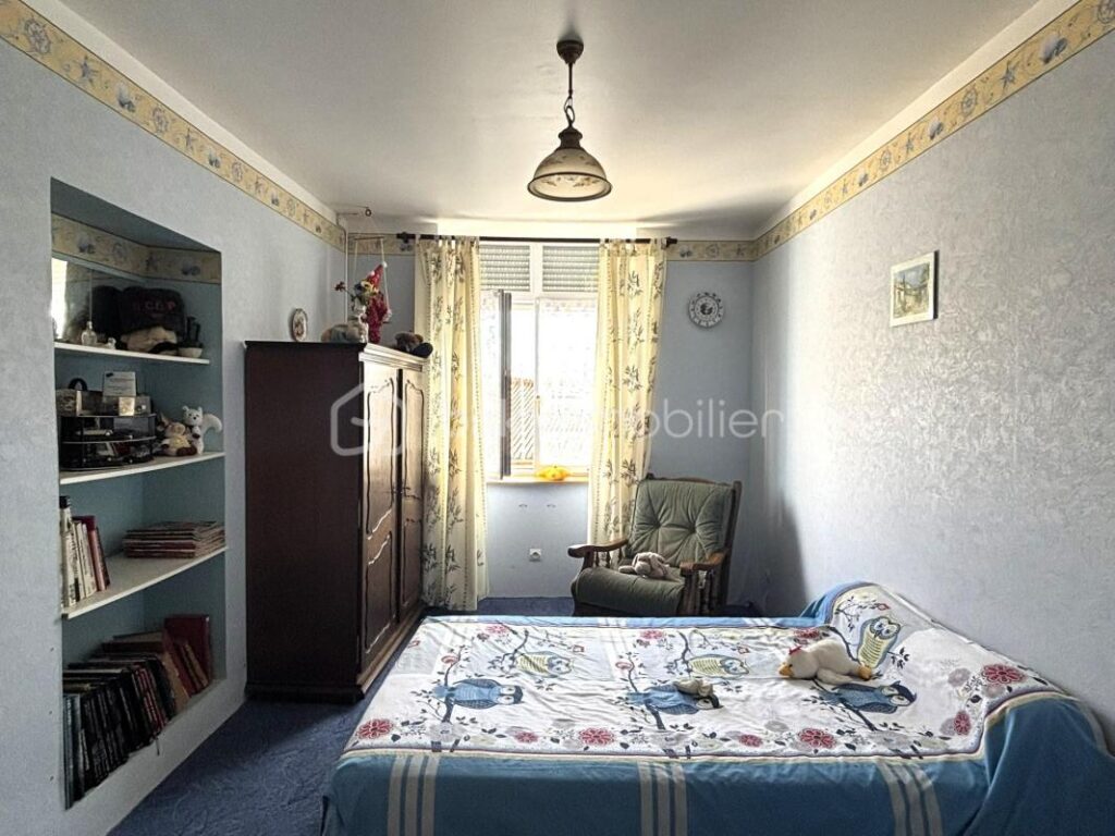 Maison de village avec garage et grenier aménageable – jardin non attenant – 4 pièces – 2 chambres – 75 m²