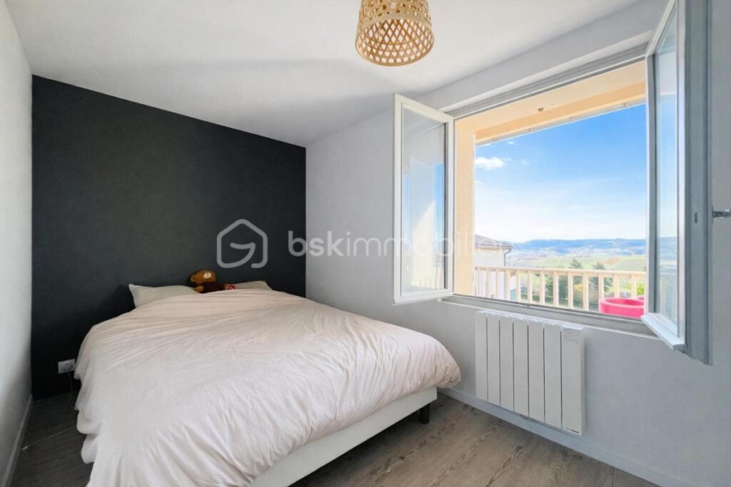 À vendre – Appartement de charme au cœur de Pommiers – 60m² – Vue vignes – 3 pièces – 2 chambres – 60 m²