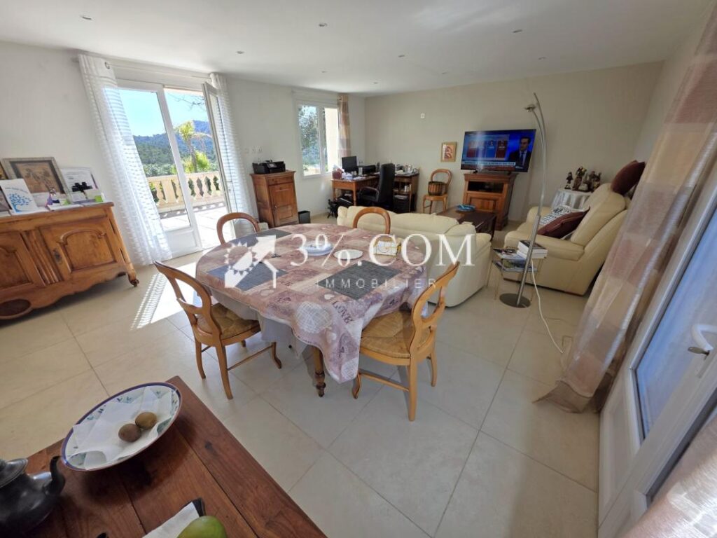 Magnifique villa avec vue incroyable à Valescure – 4 pièces – 3 chambres – 108 m²