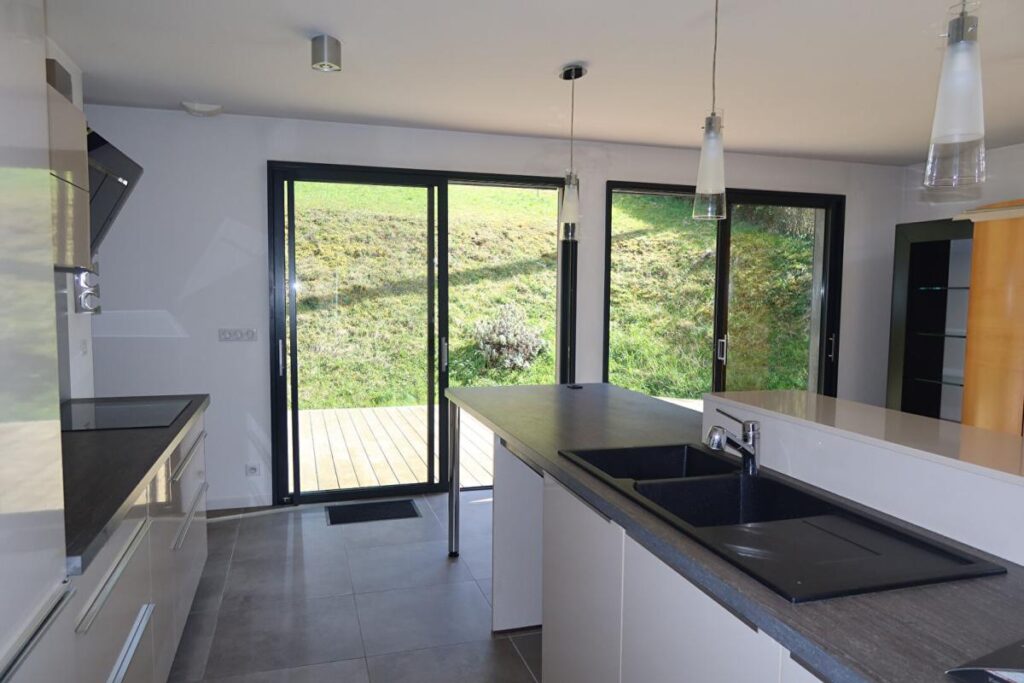 Maison d’architecte Besancon 7 pièce(s) 153 m2 – 7 pièces – 4 chambres – 153 m²