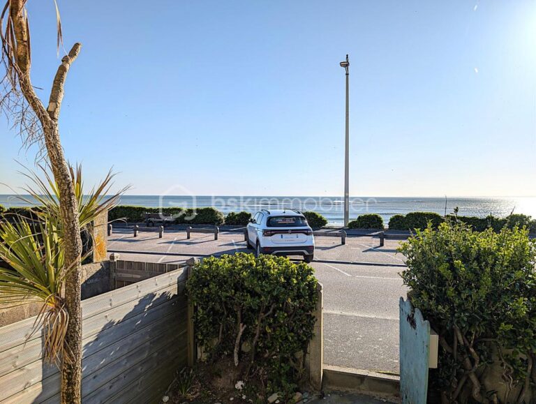 MAISON EN PIERRE FACE A LA MER – 40.78m² – CHARME – BARNEVILLE 50270 – 3 pièces – 1 chambre – 40 m²