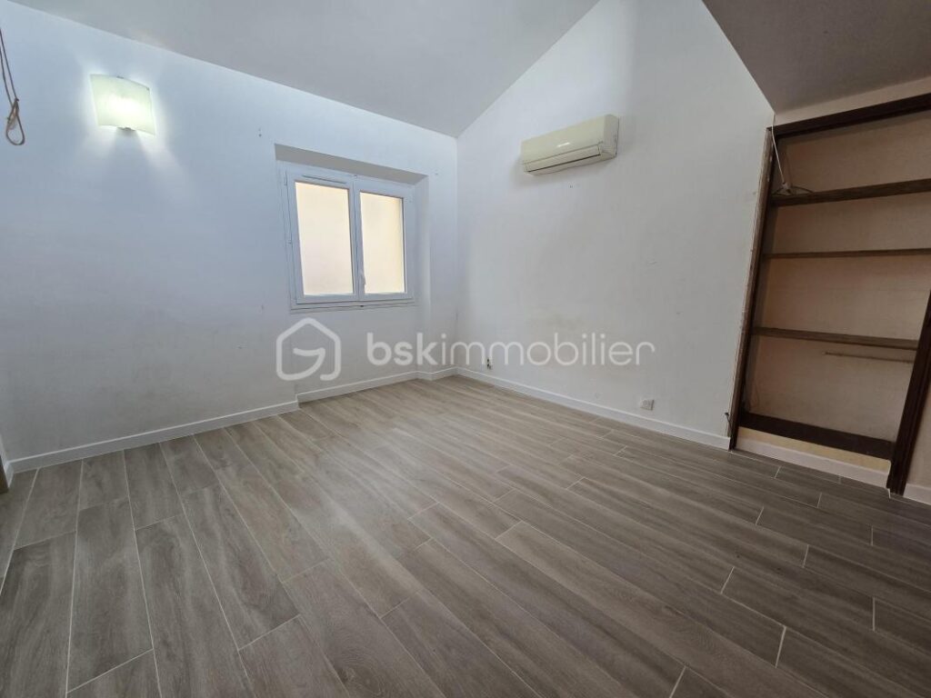 À VENDRE : Charmante maison de village à Cadenet – 4 pièces – 3 chambres – 75 m²